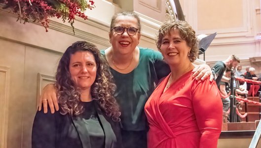 Fiona Arens, directeur-bestuurder van het Nederlands Philharmonisch & Nederlands Kamerorkest, operazangeres en comédienne Francis van Broekhuizen en Kirsten Andres, directeur Nationaal Ouderenfonds