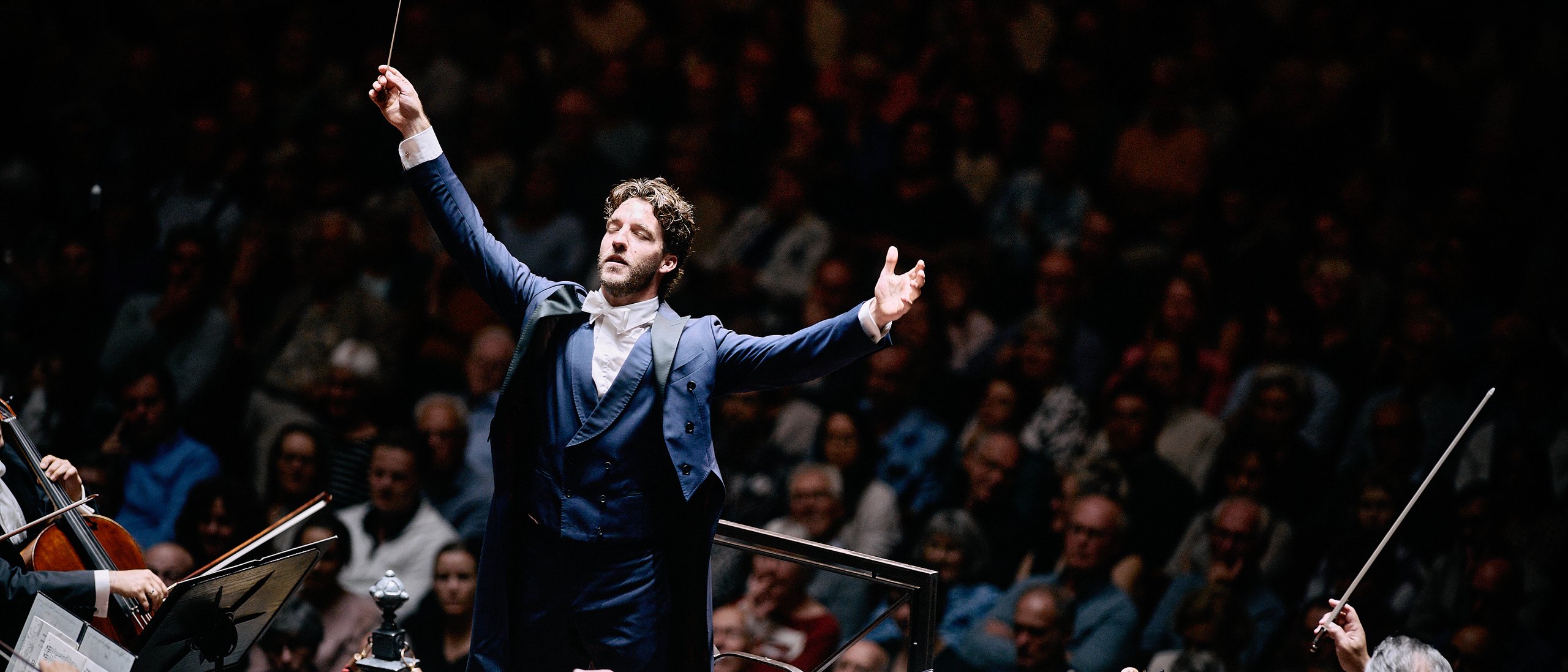 Lorenzo Viotti conducts Mahler 7 with the Netherlands Philharmonic