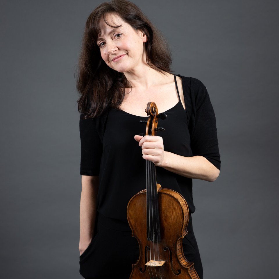 Pussy külotdan tashqariga qaragan surat Paypoqda XXX onlayn